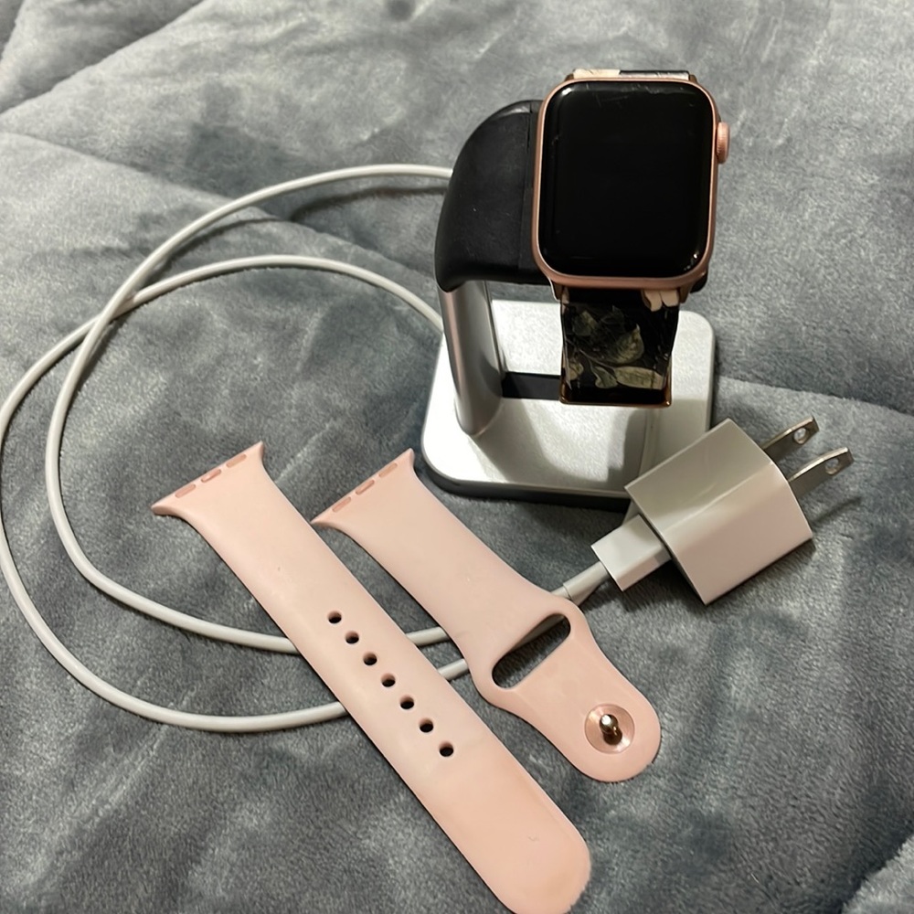Apple Watch, series 4, 40 mm pink sport